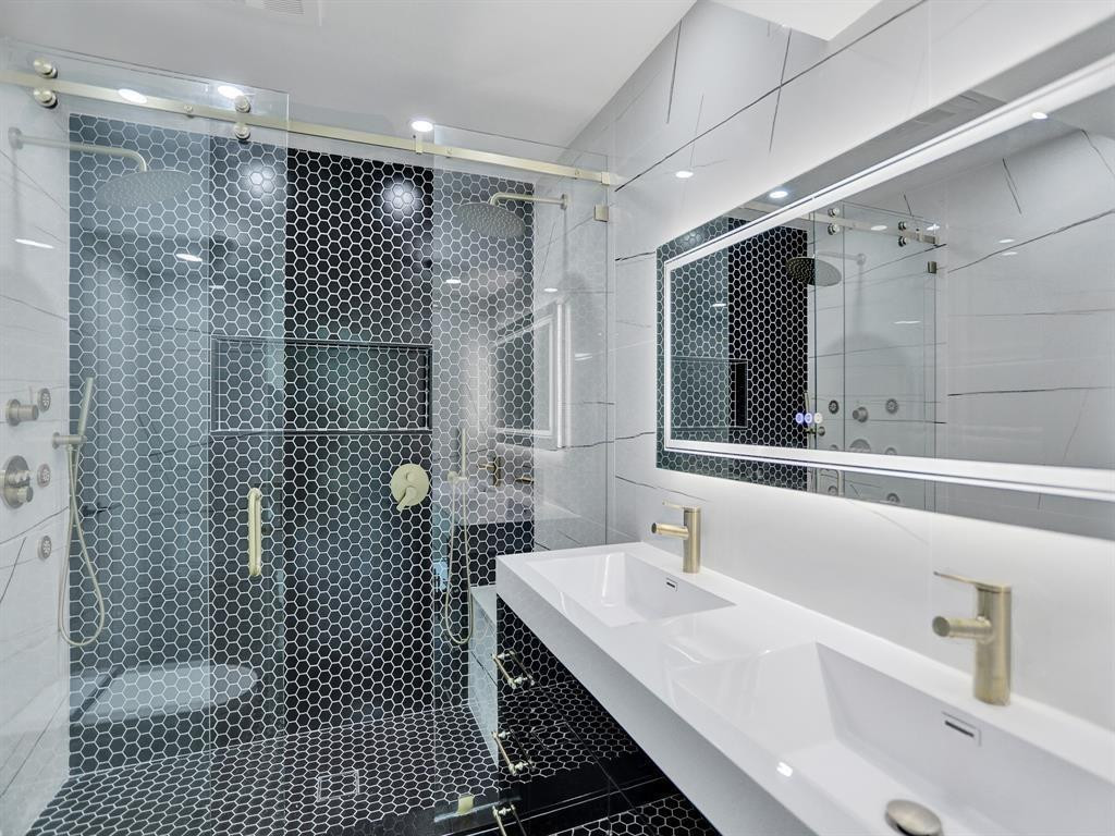 AVON ISLES - Residential