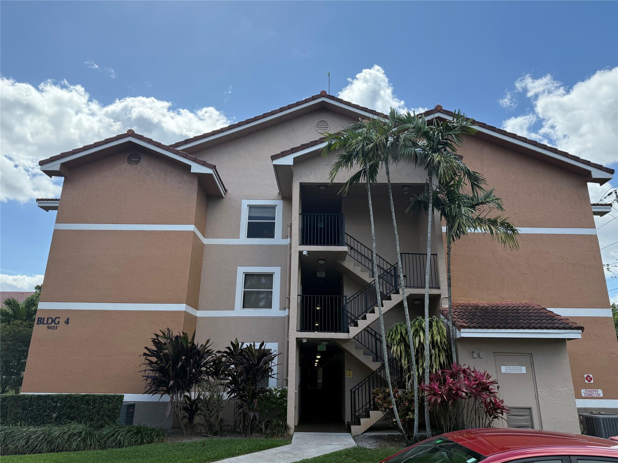 9033 Wiles Rd 304