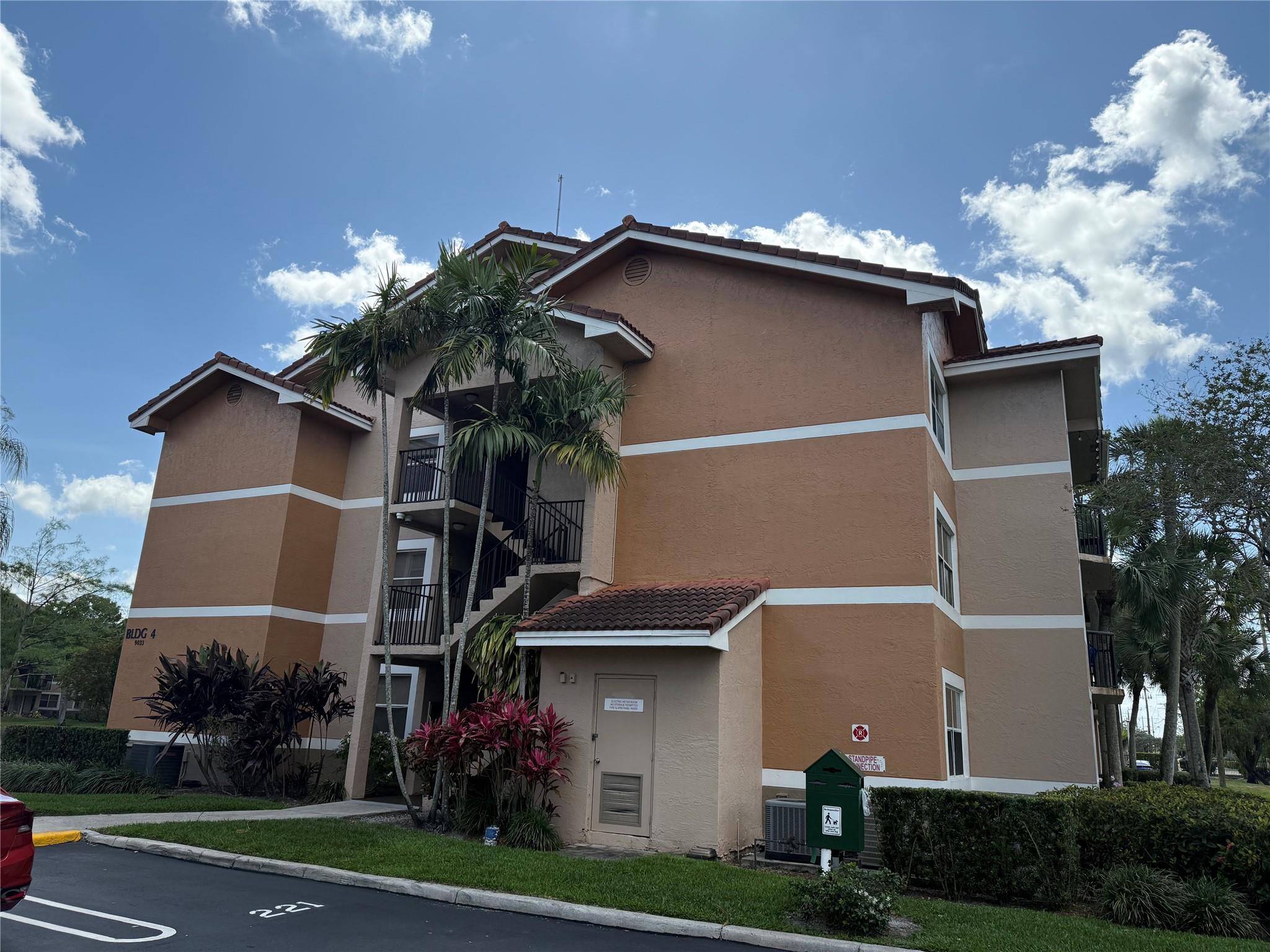 9033 Wiles Rd 304