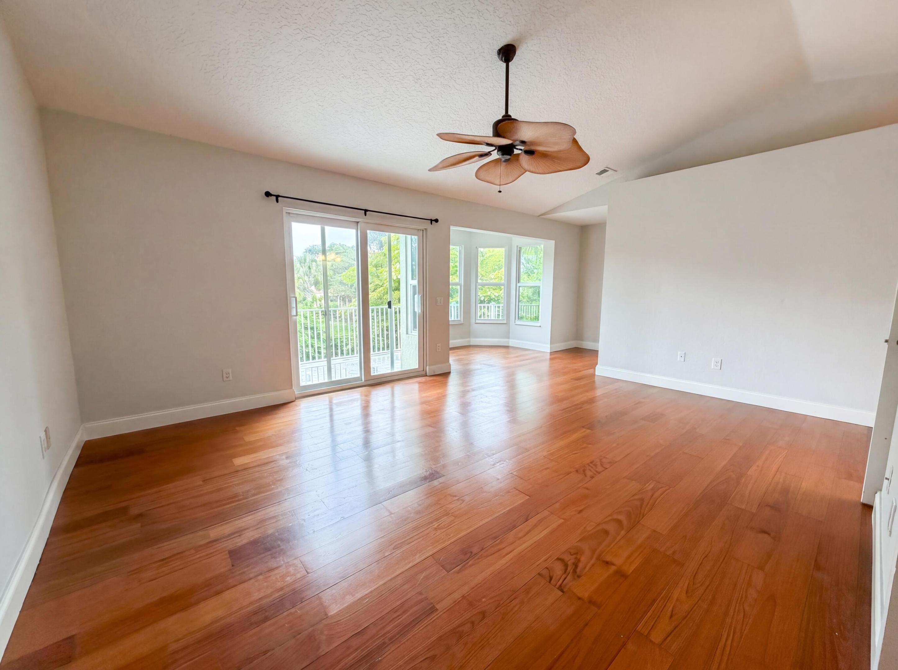 COUNTRY'S POINT 119-29 B - Residential