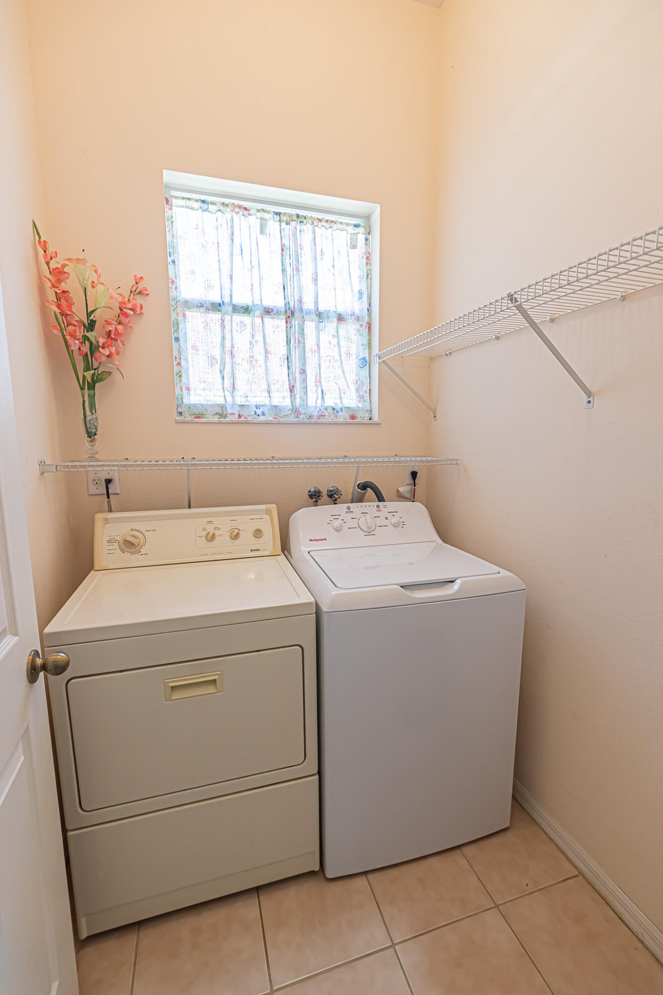 COUNTRY CLUB POINTE - Residential