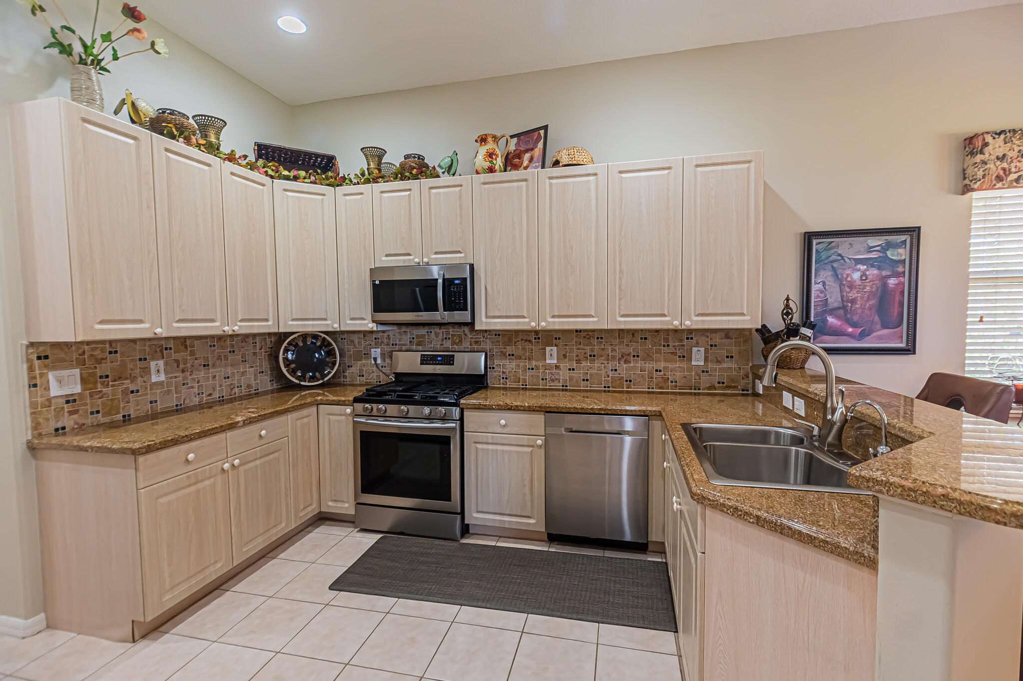 COUNTRY CLUB POINTE - Residential