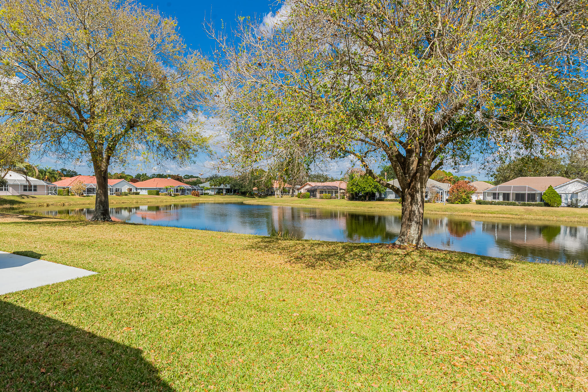 COUNTRY CLUB POINTE - Residential