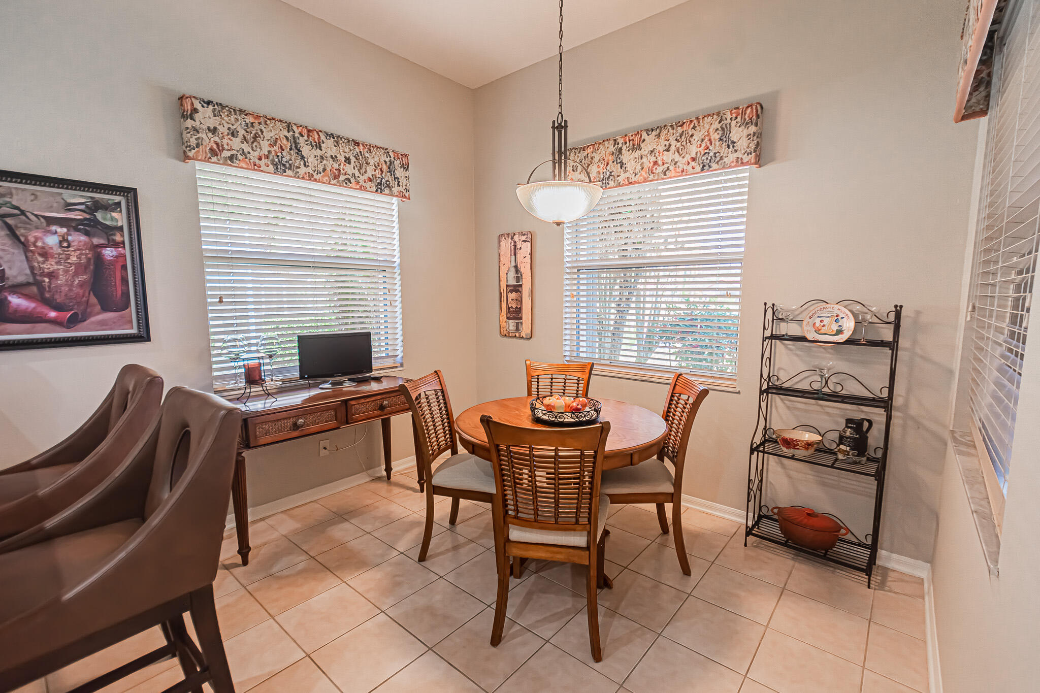 COUNTRY CLUB POINTE - Residential