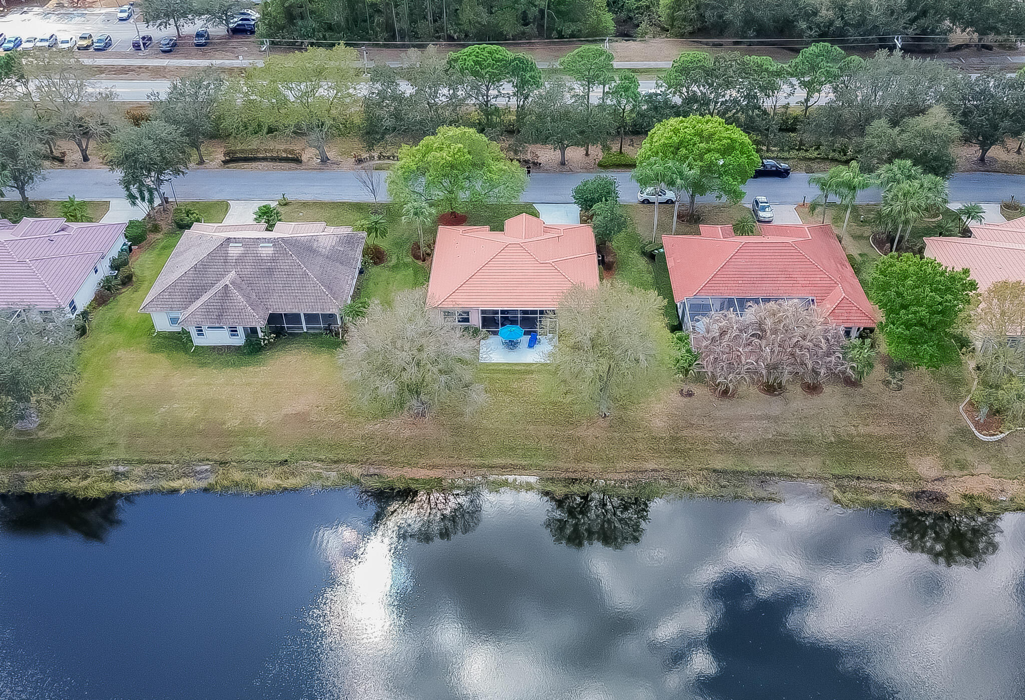 COUNTRY CLUB POINTE - Residential