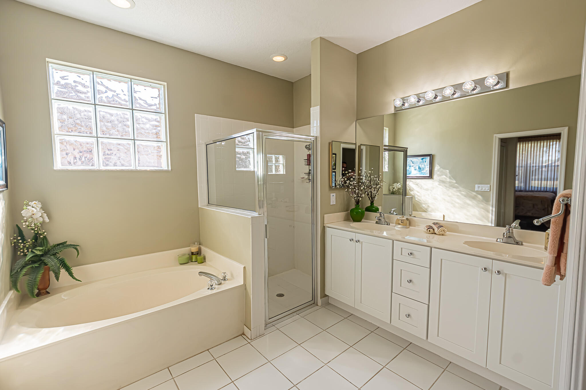 COUNTRY CLUB POINTE - Residential