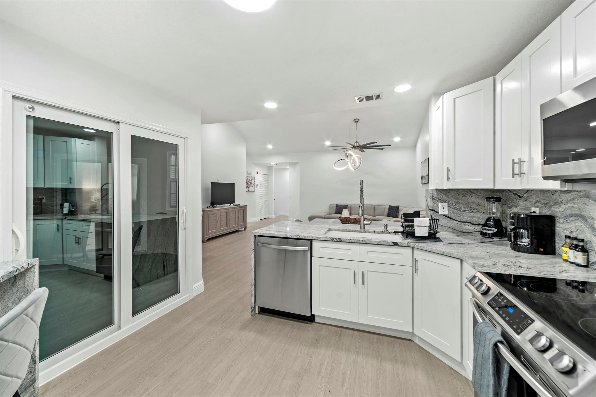 PLUM AT BOCA POINTE CONDOS ONE THRU 15 FILED IN OR - Residential Lease