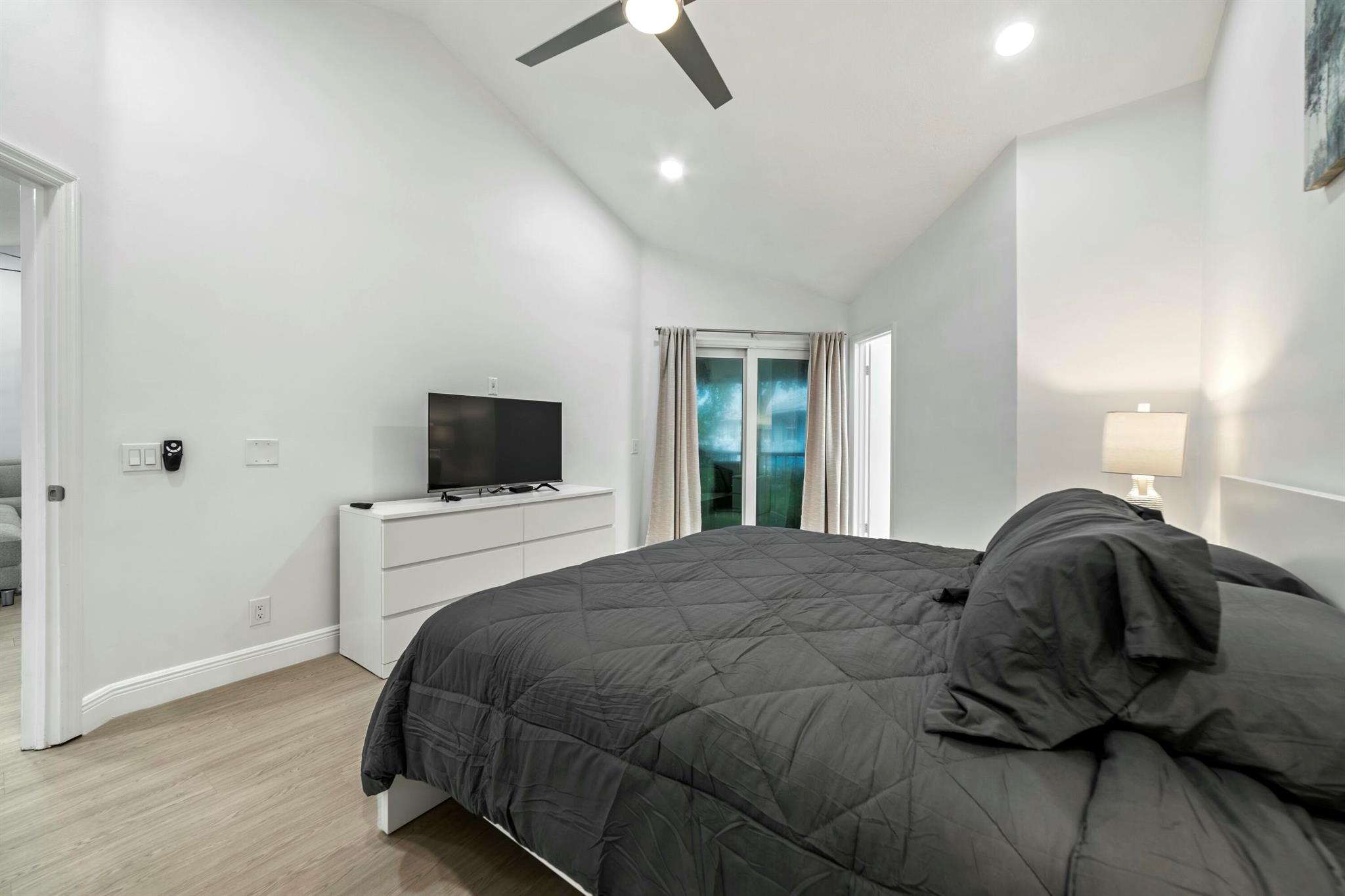 PLUM AT BOCA POINTE CONDOS ONE THRU 15 FILED IN OR - Residential Lease