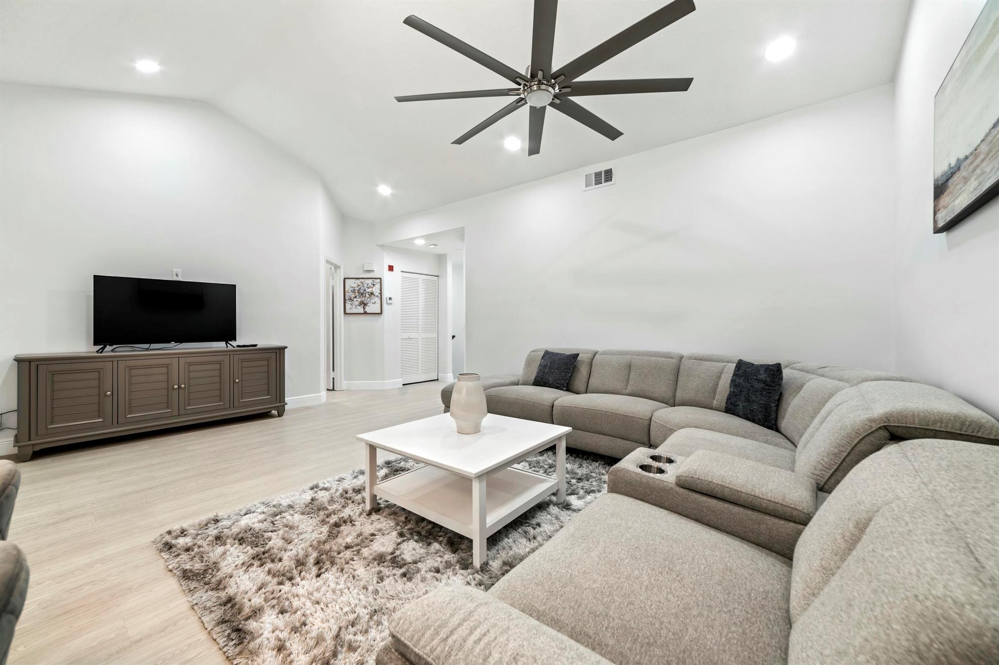 PLUM AT BOCA POINTE CONDOS ONE THRU 15 FILED IN OR - Residential Lease