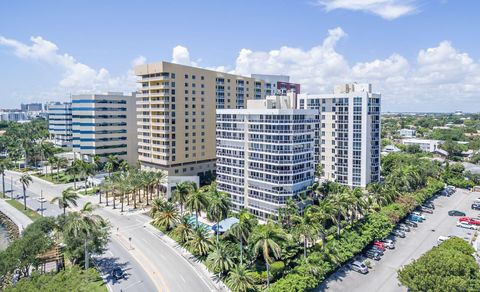 Condominium in West Palm Beach FL 1617 Flagler Drive Dr.jpg