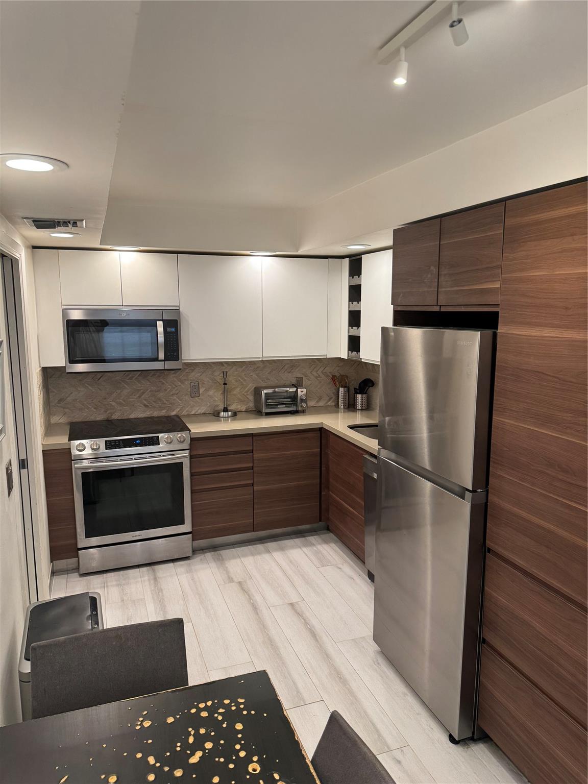 4200 Oaks Ter 206