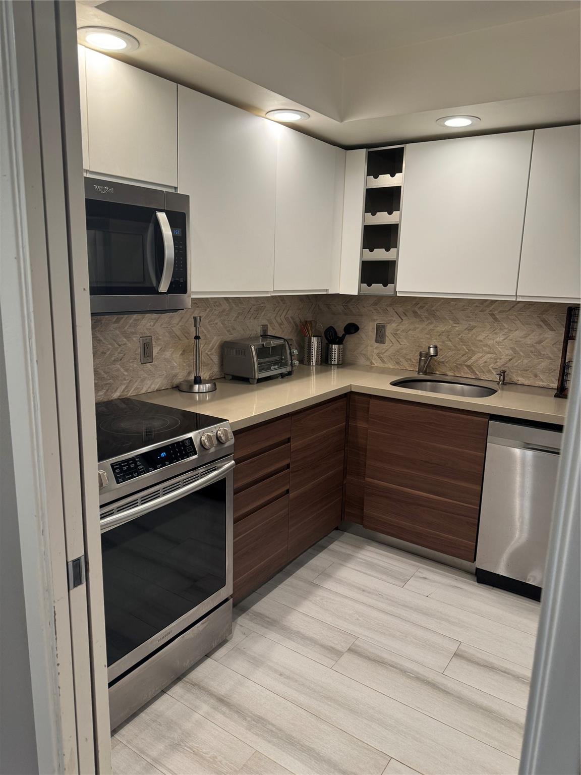 4200 Oaks Ter 206