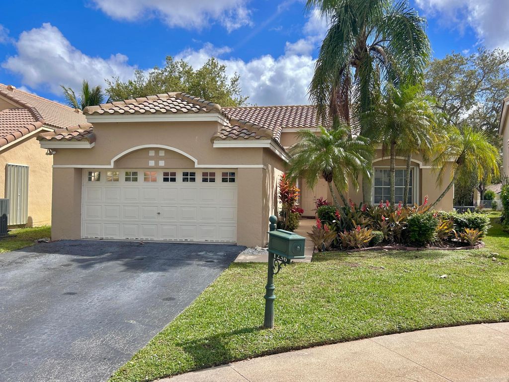 Photo of 1236 Bayview Circle, Weston, FL 33326 (MLS # B26001305)