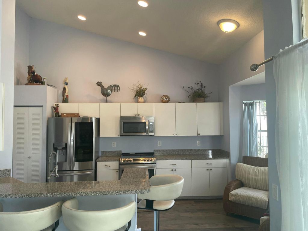 Photo of 1236 Bayview Circle, Weston, FL 33326 (MLS # B26001305)