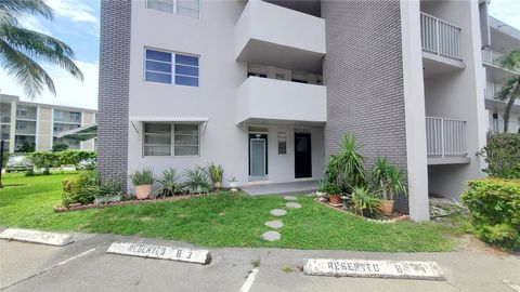 A home in Lauderdale Lakes