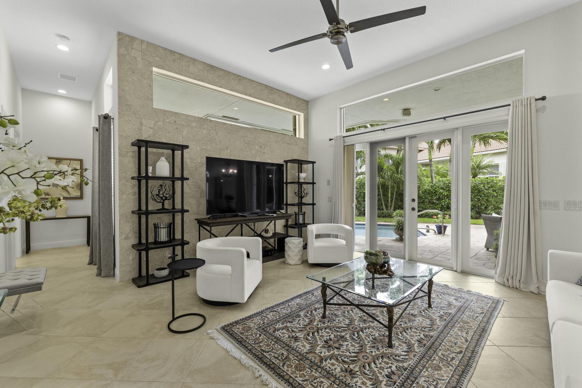 EQUESTRIAN CLUB - Residential