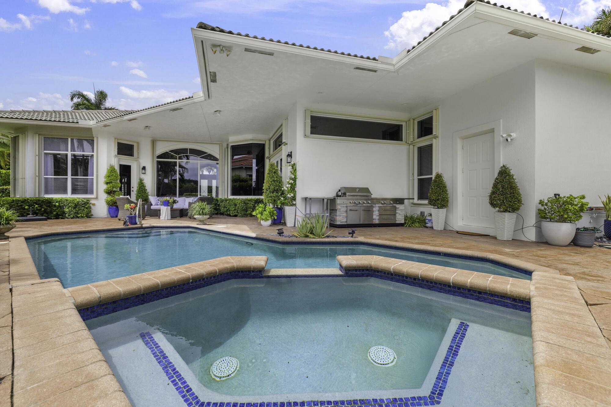 EQUESTRIAN CLUB - Residential