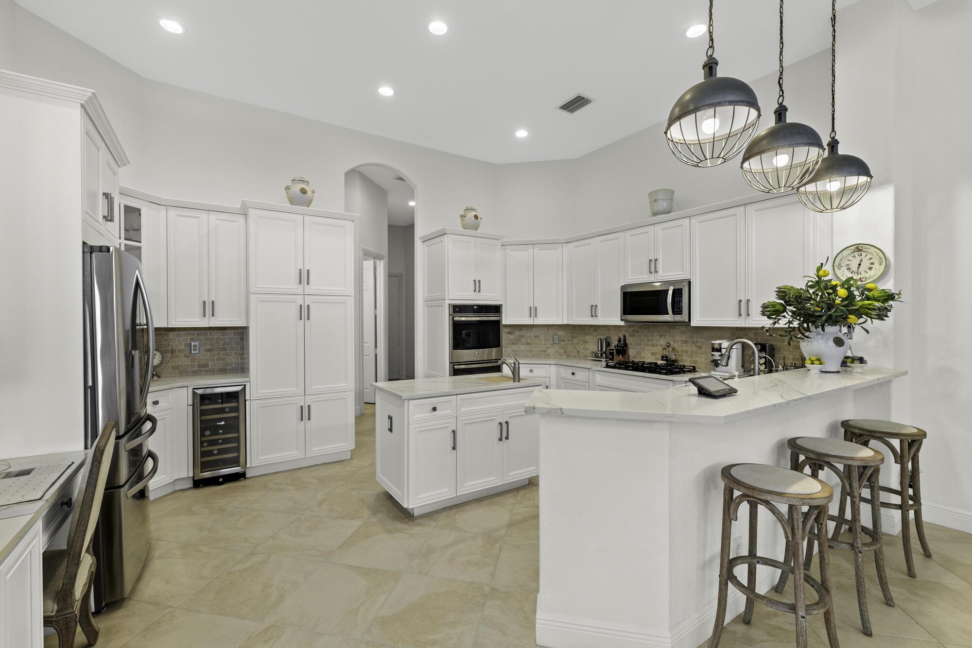 EQUESTRIAN CLUB - Residential
