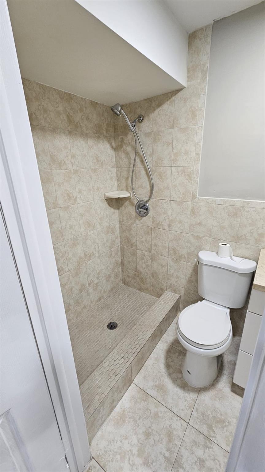 Lakeside Manor South Cond - Residential Lease