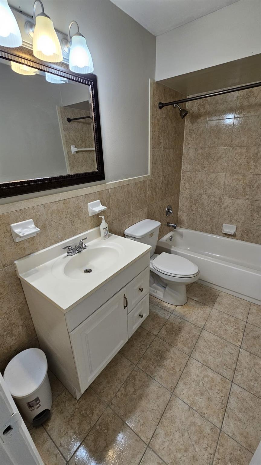 Lakeside Manor South Cond - Residential Lease