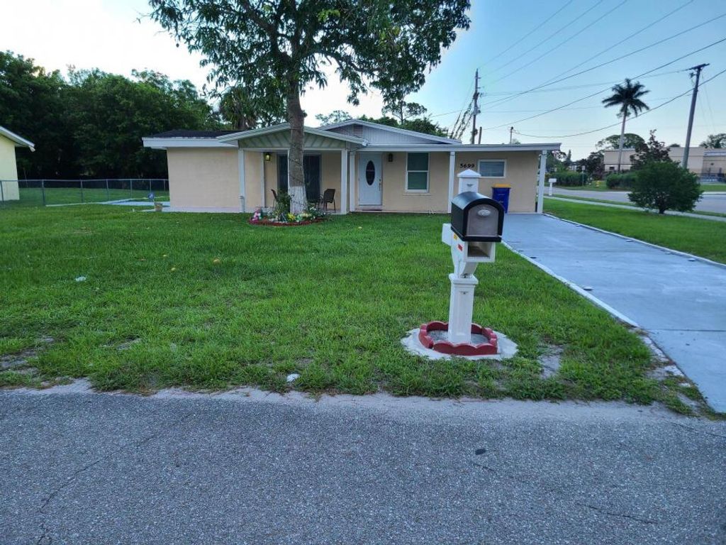 Photo of 5699 SE 44th Avenue, Stuart, FL 34997 (MLS # R10899552)