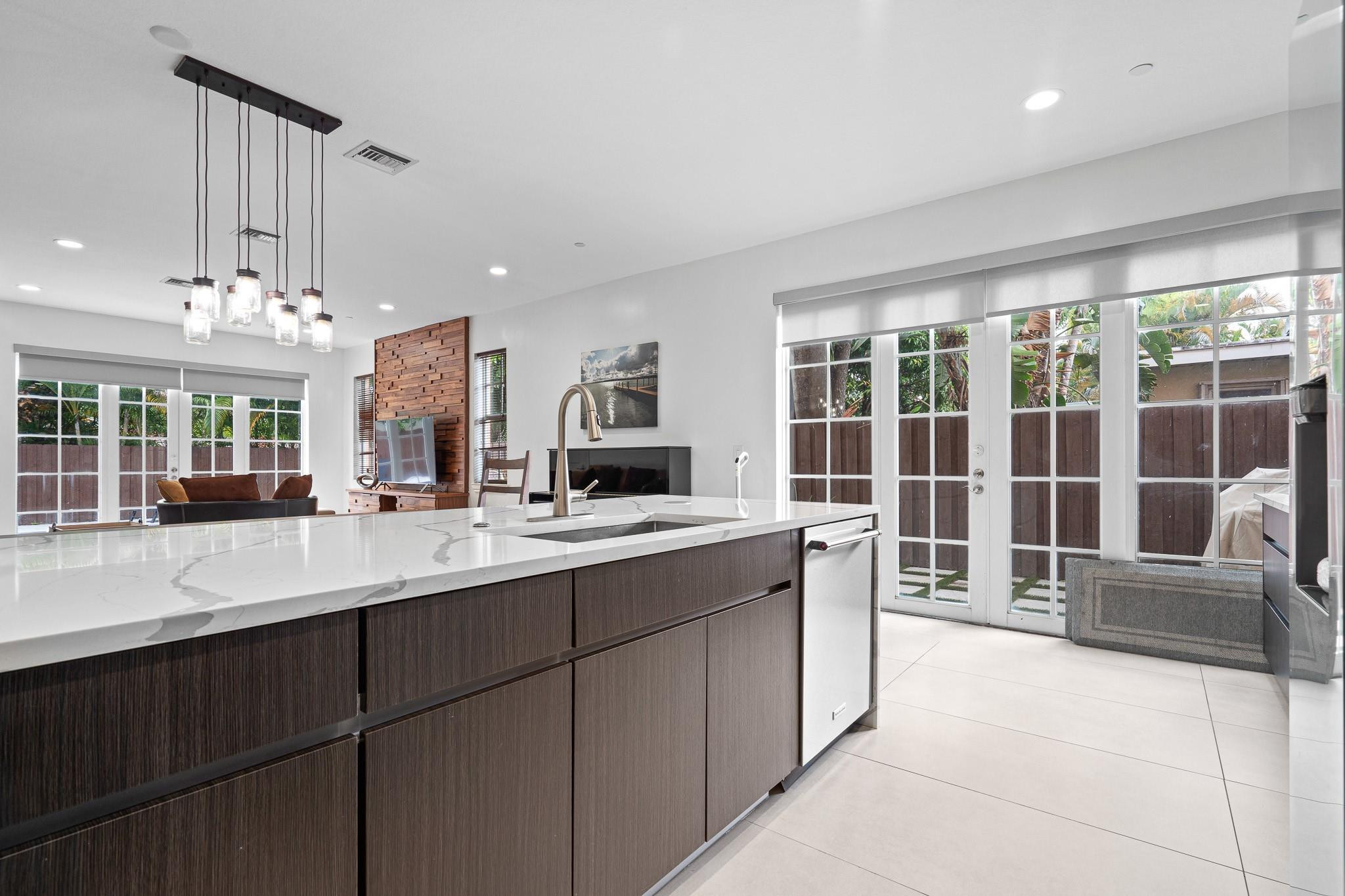 9 Lakeridge - Residential