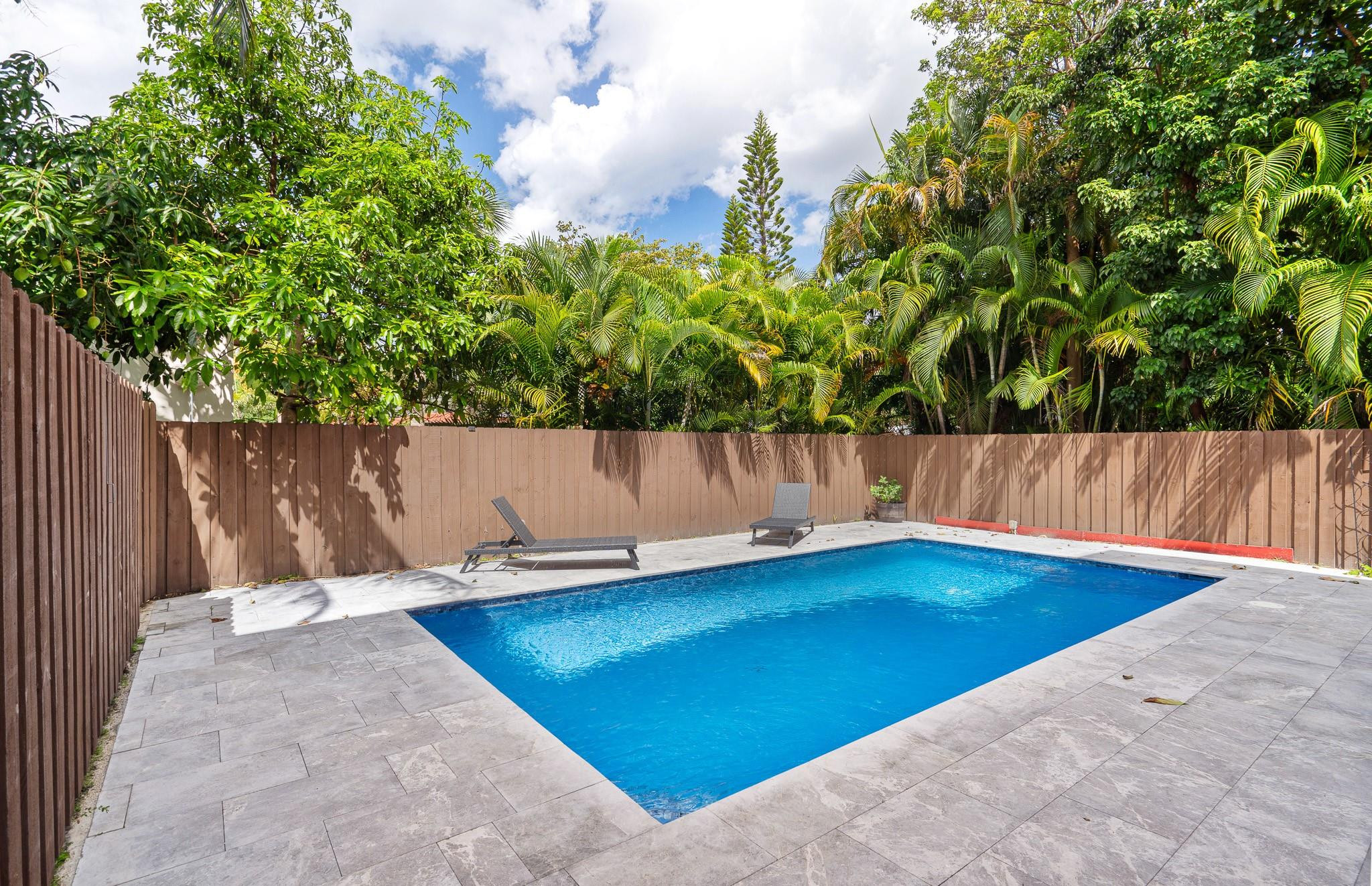 9 Lakeridge - Residential