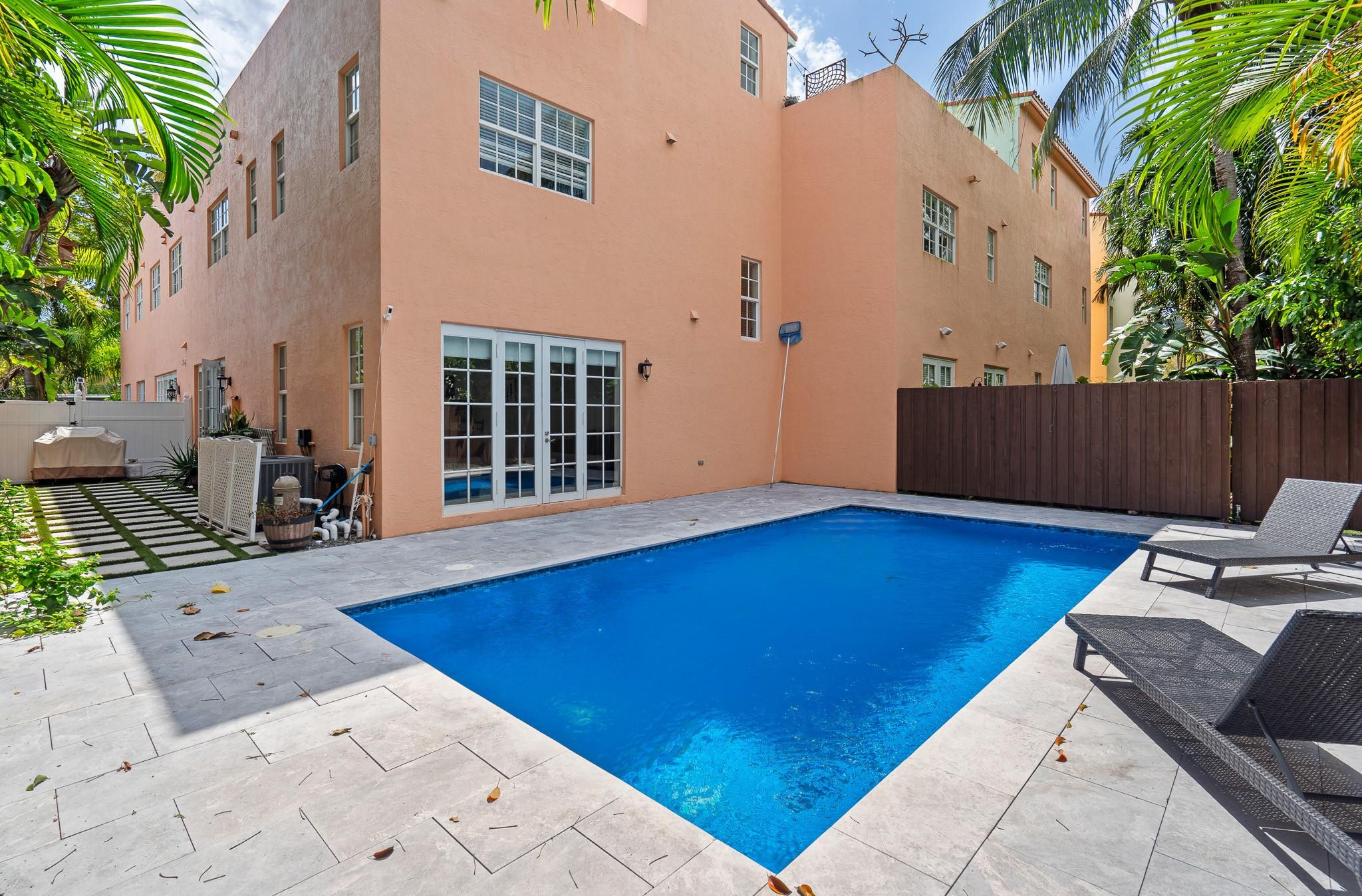 9 Lakeridge - Residential