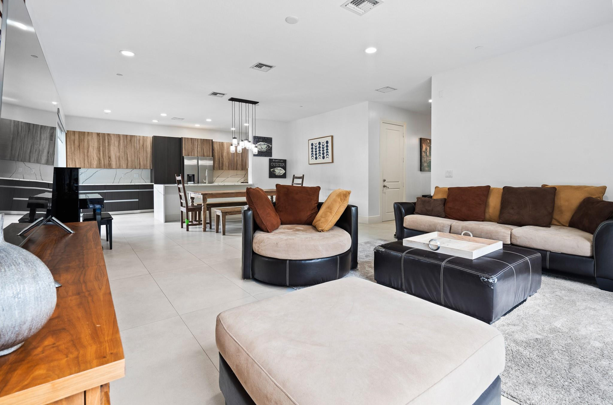 9 Lakeridge - Residential