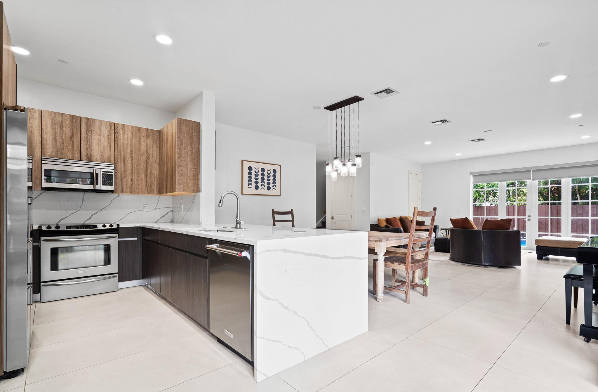 9 Lakeridge - Residential