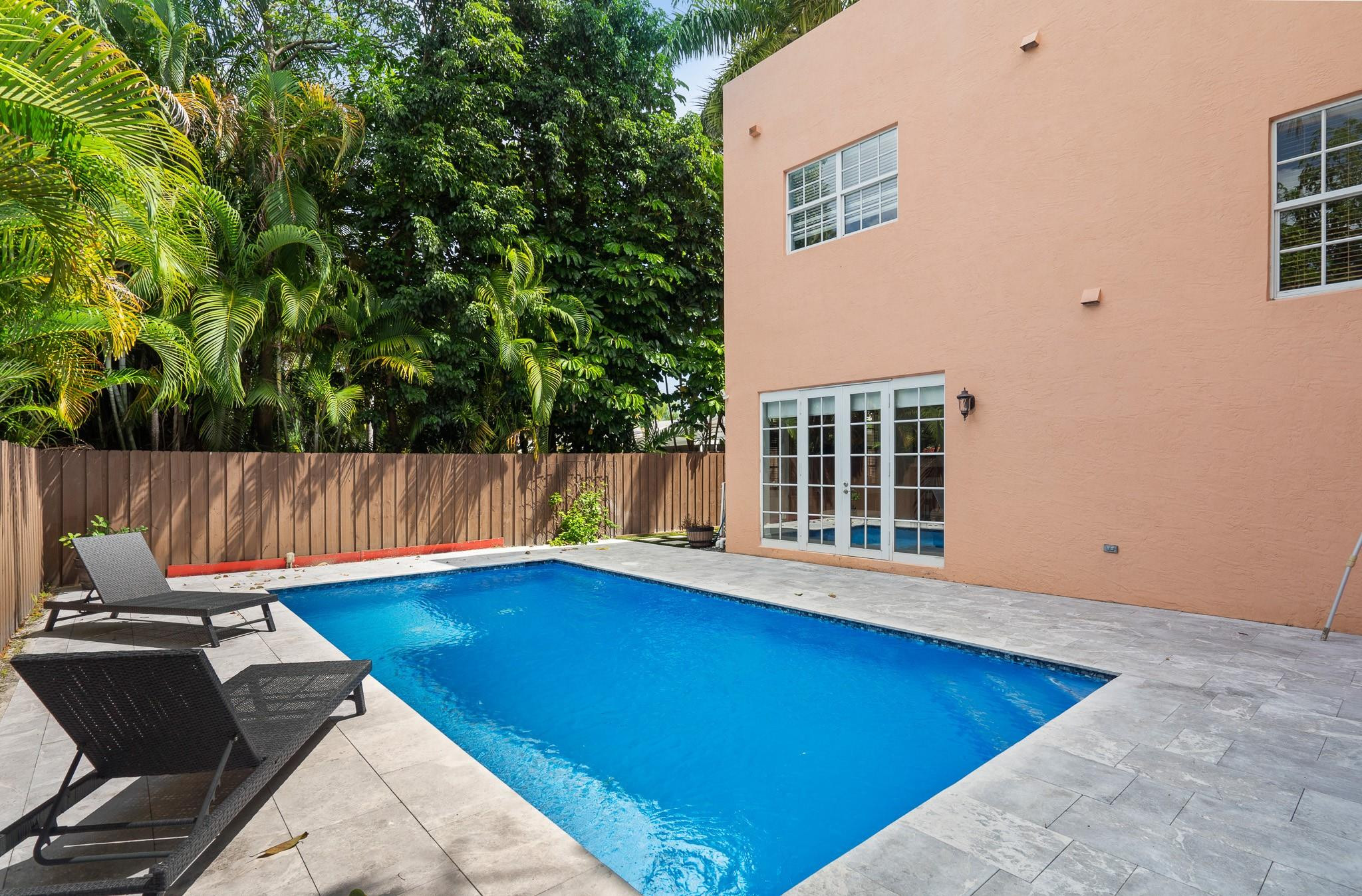 9 Lakeridge - Residential