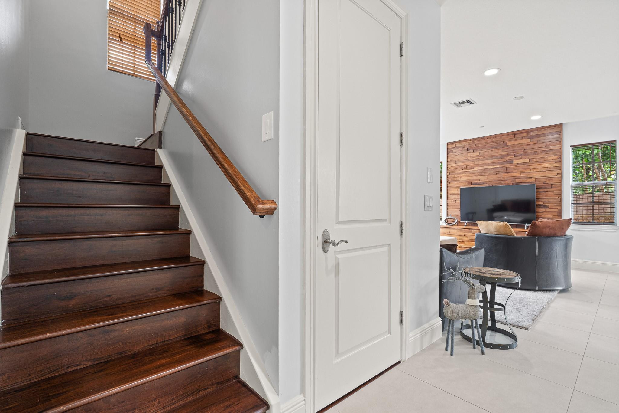 9 Lakeridge - Residential