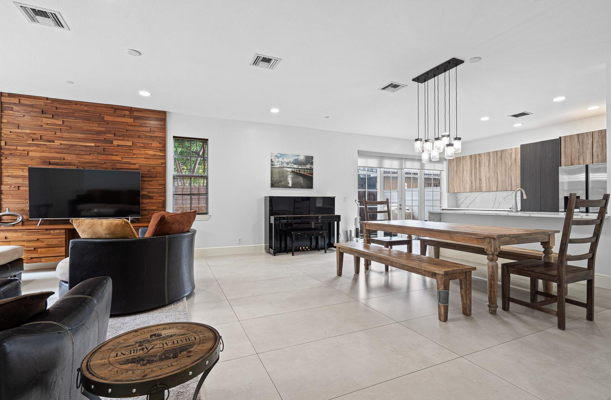 9 Lakeridge - Residential