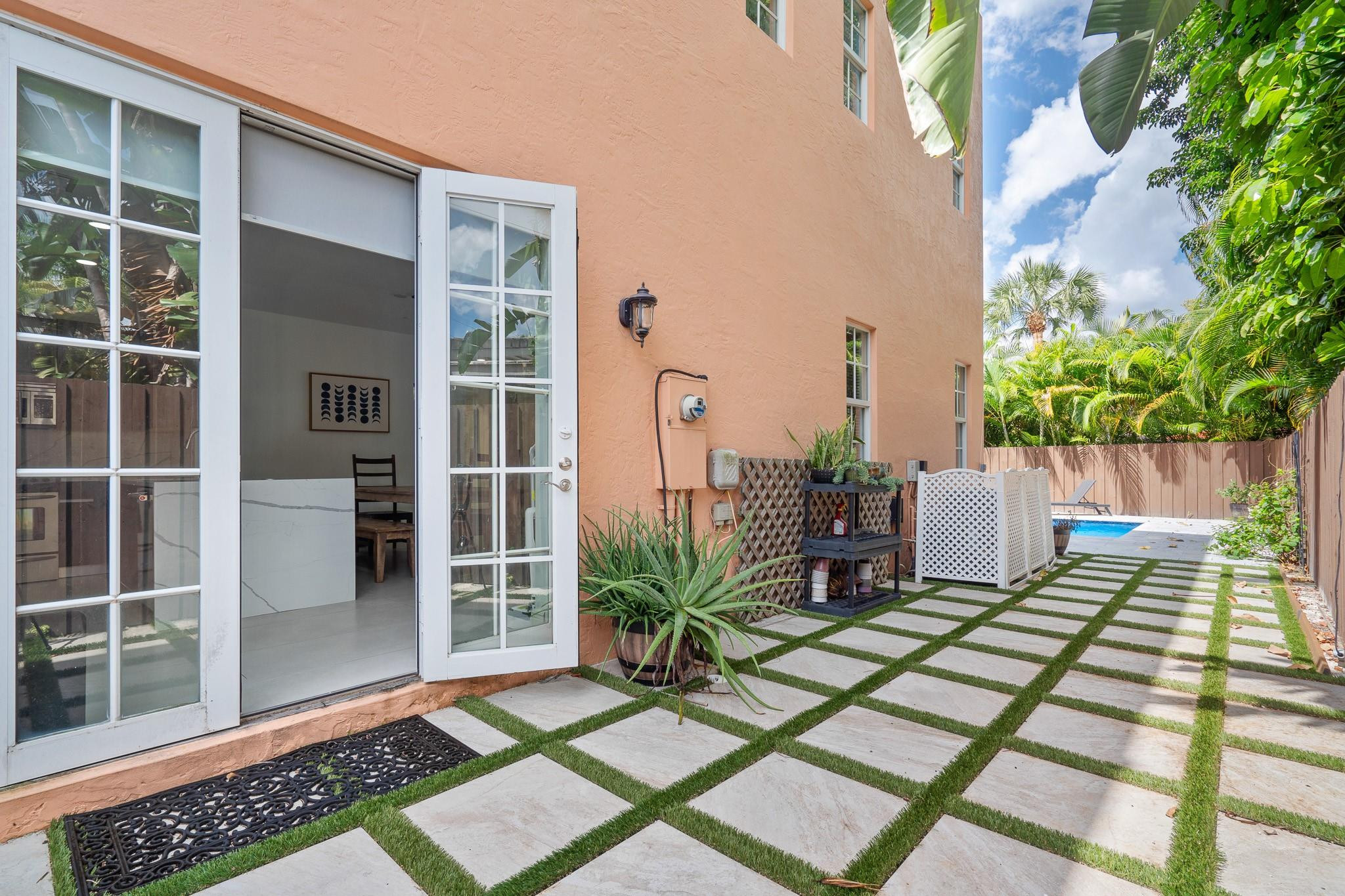 9 Lakeridge - Residential