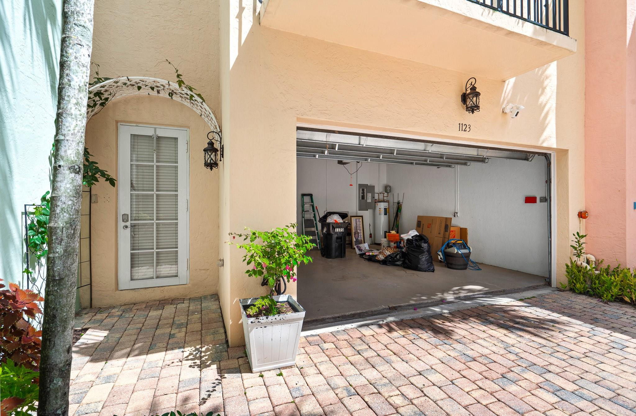 9 Lakeridge - Residential