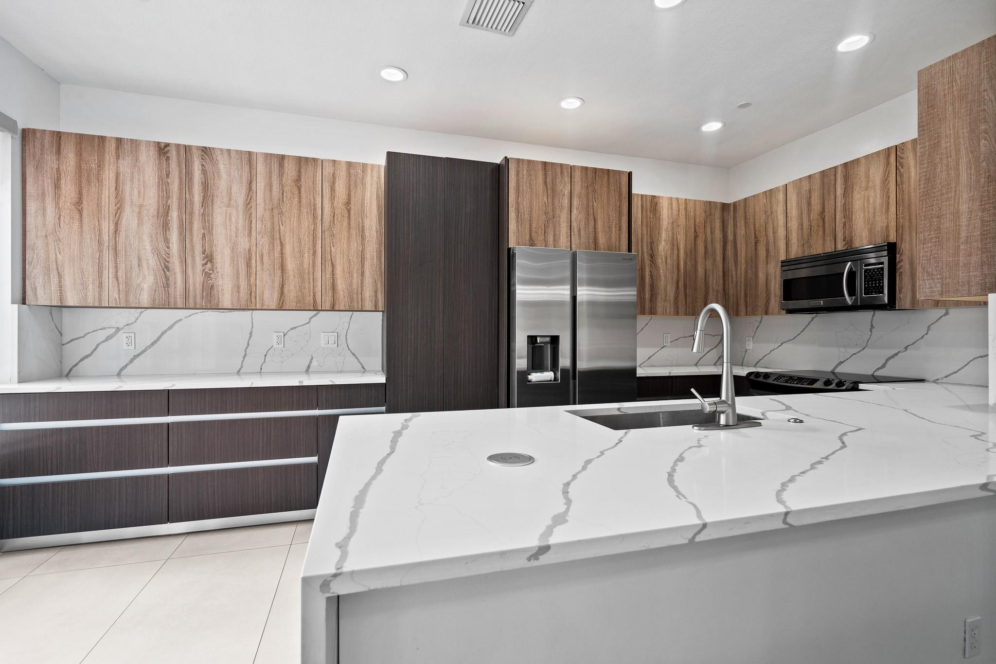 9 Lakeridge - Residential