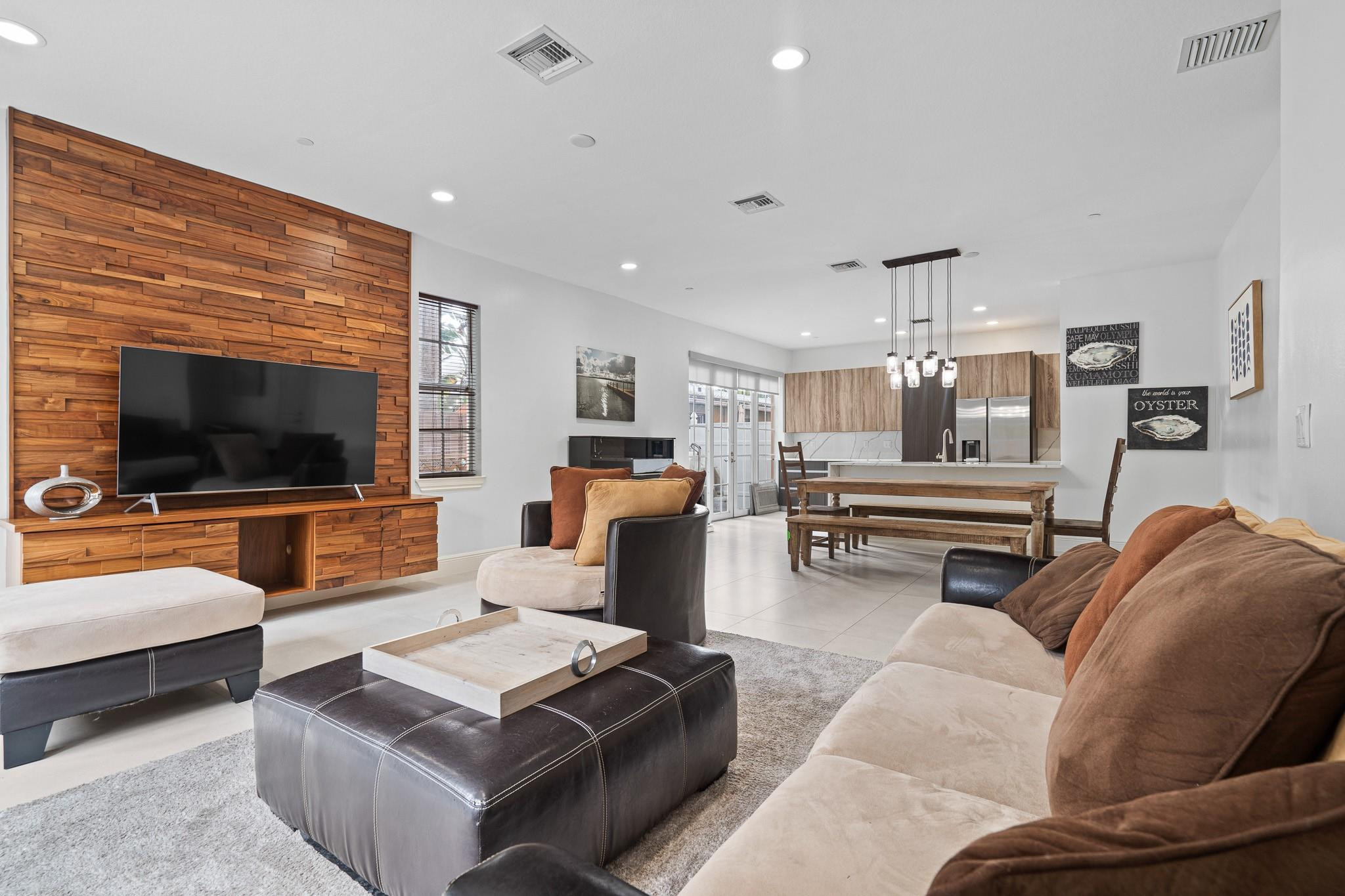 9 Lakeridge - Residential