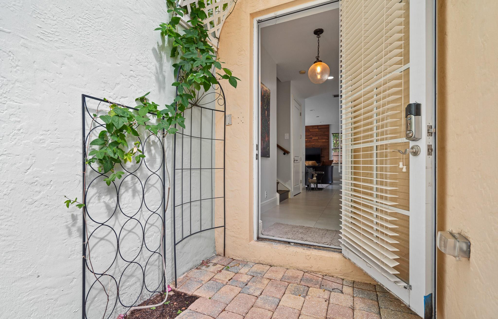 9 Lakeridge - Residential