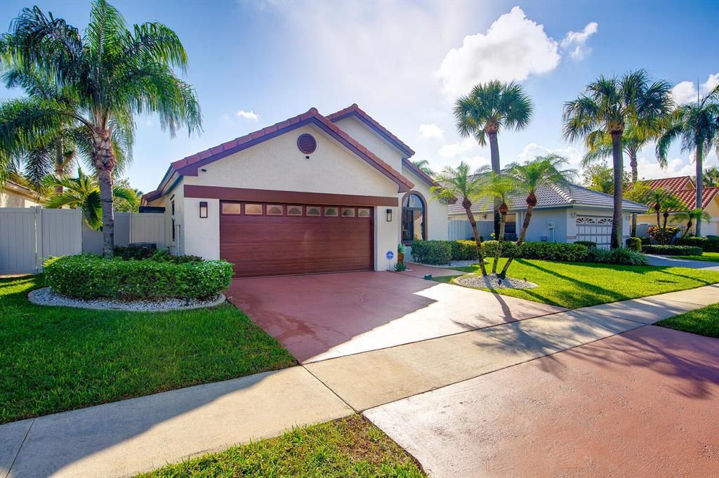 Photo of 174 Executive Circle, Boynton Beach, FL 33436 (MLS # R10766455)