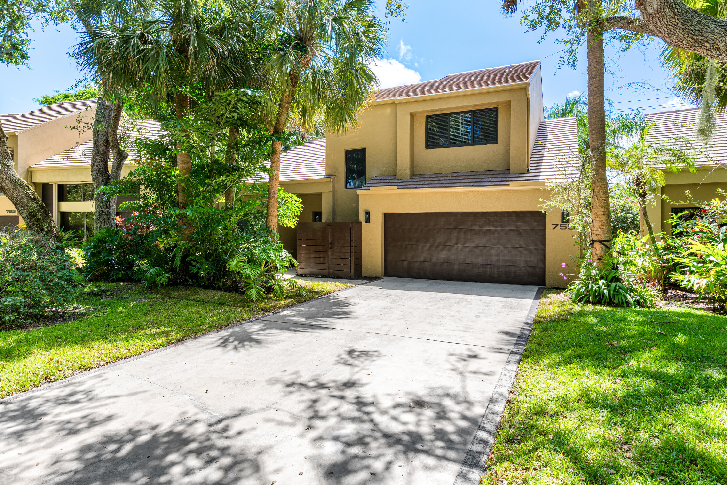 755 St Albans Drive