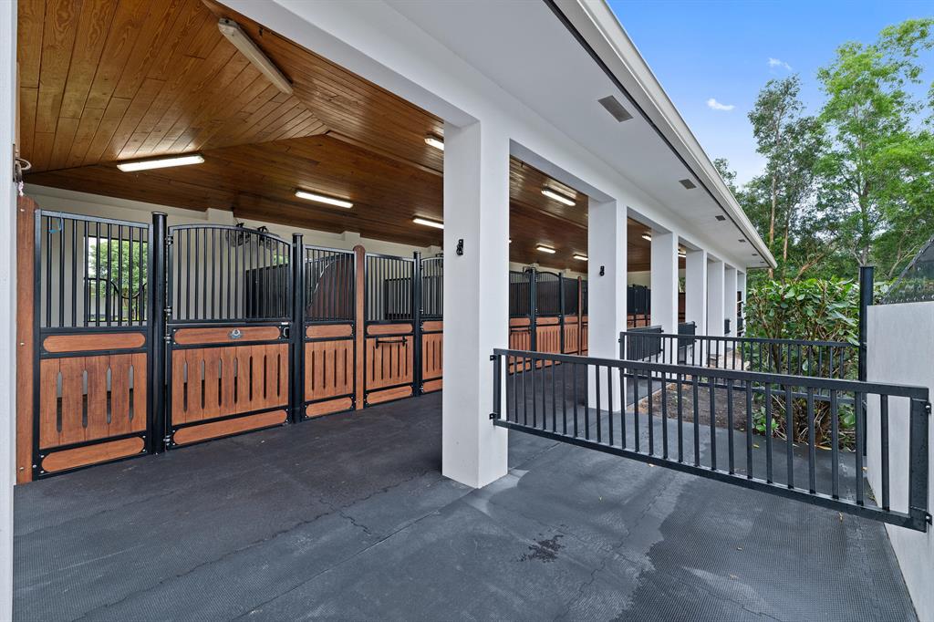 SADDLE TRAIL PARK OF WELLINGTON - Residential