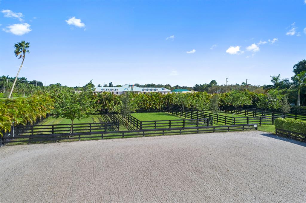 SADDLE TRAIL PARK OF WELLINGTON - Residential