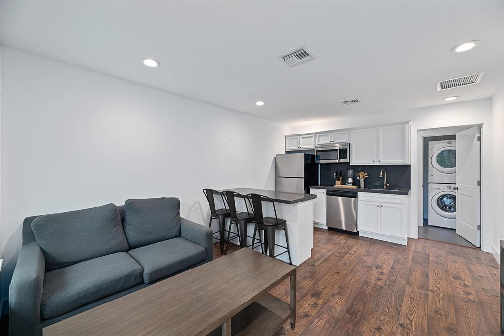 SADDLE TRAIL PARK OF WELLINGTON - Residential