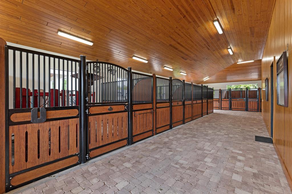 SADDLE TRAIL PARK OF WELLINGTON - Residential