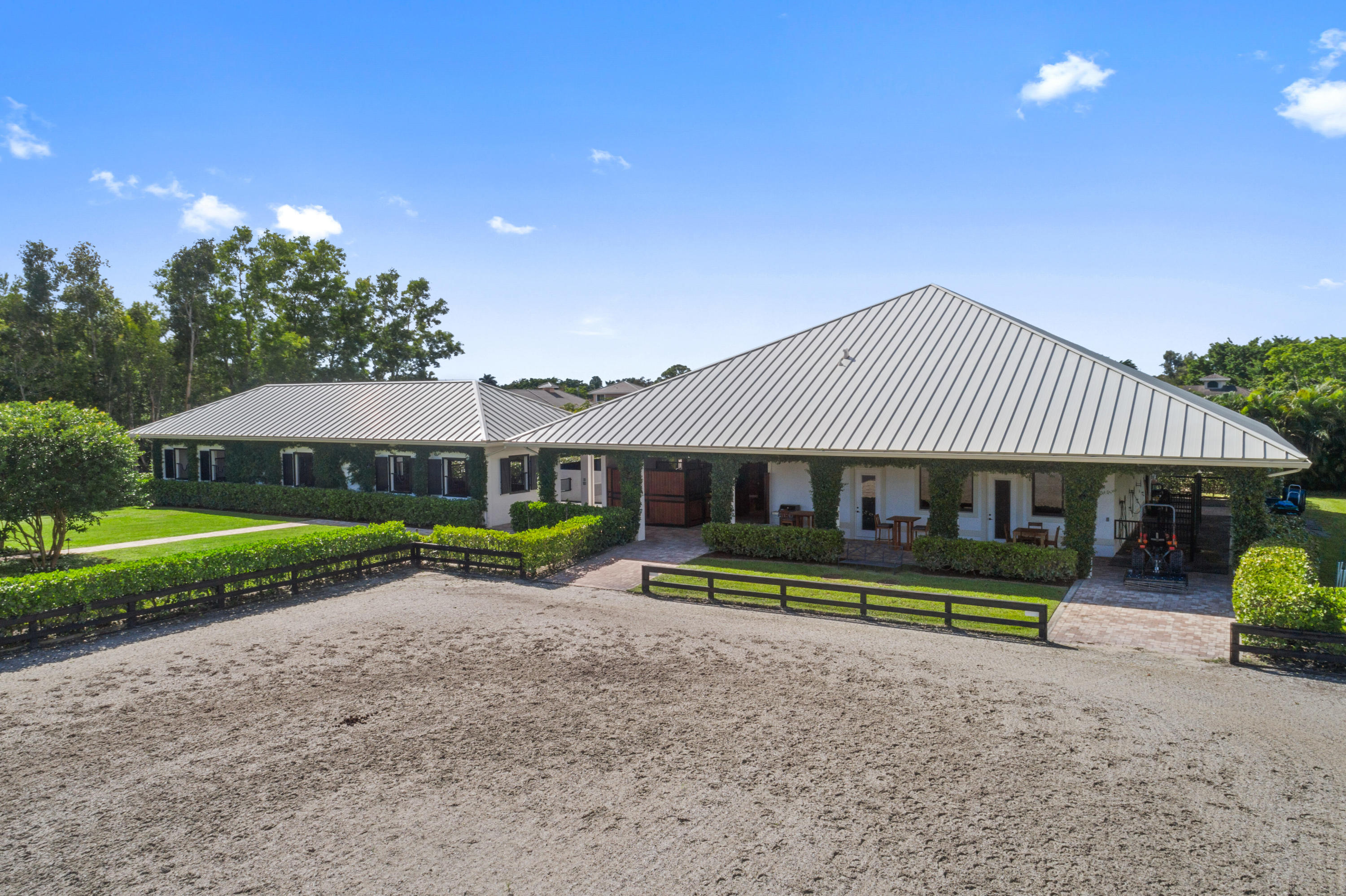 SADDLE TRAIL PARK OF WELLINGTON - Residential