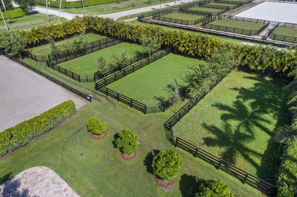 SADDLE TRAIL PARK OF WELLINGTON - Residential