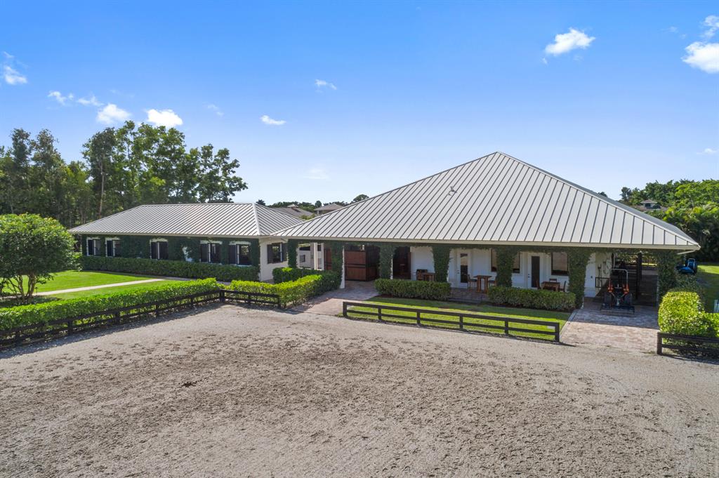 SADDLE TRAIL PARK OF WELLINGTON - Residential