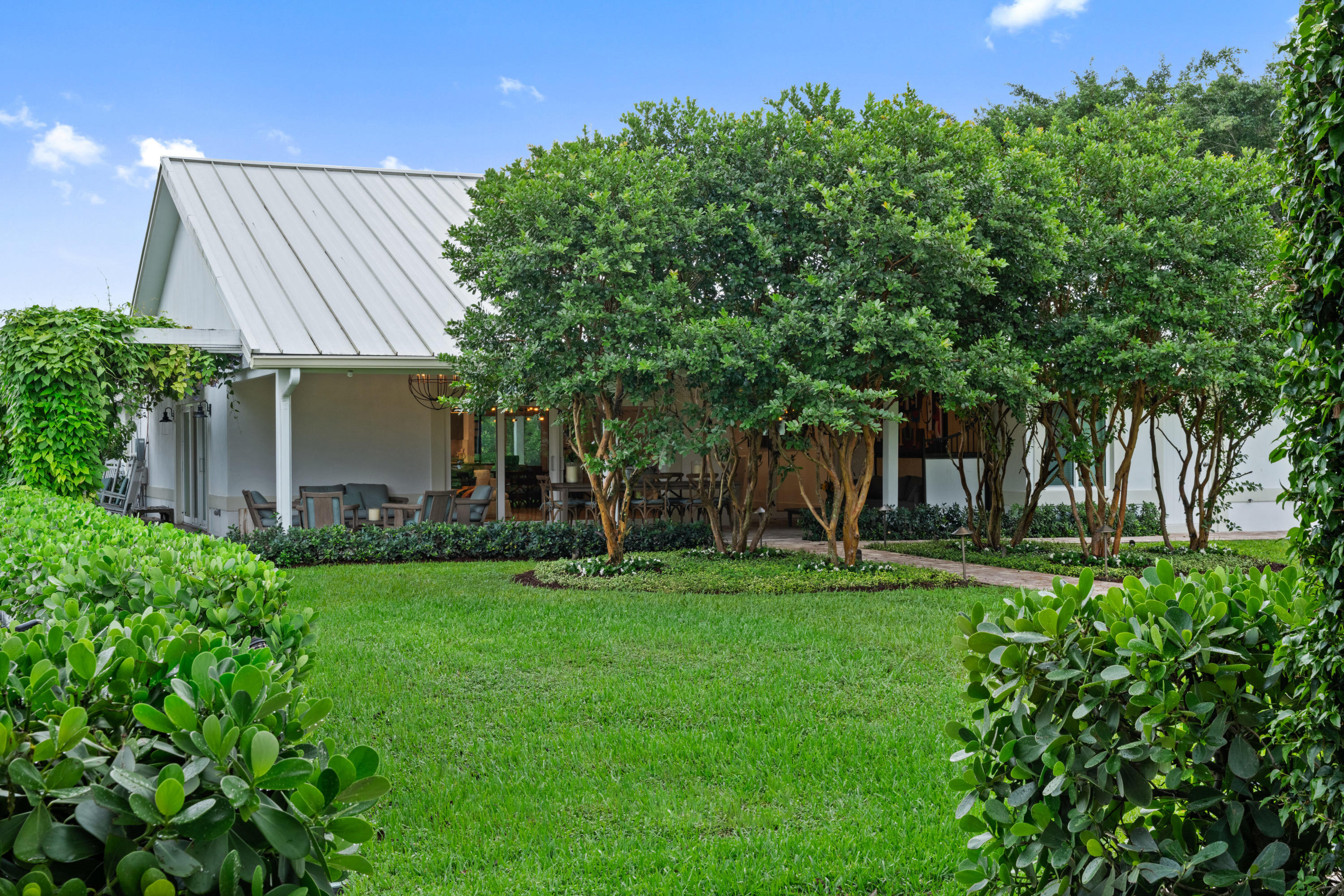 SADDLE TRAIL PARK OF WELLINGTON - Residential