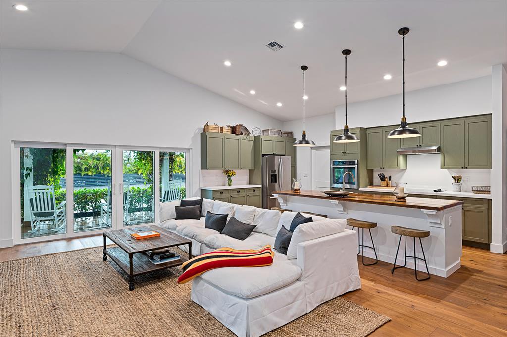 SADDLE TRAIL PARK OF WELLINGTON - Residential