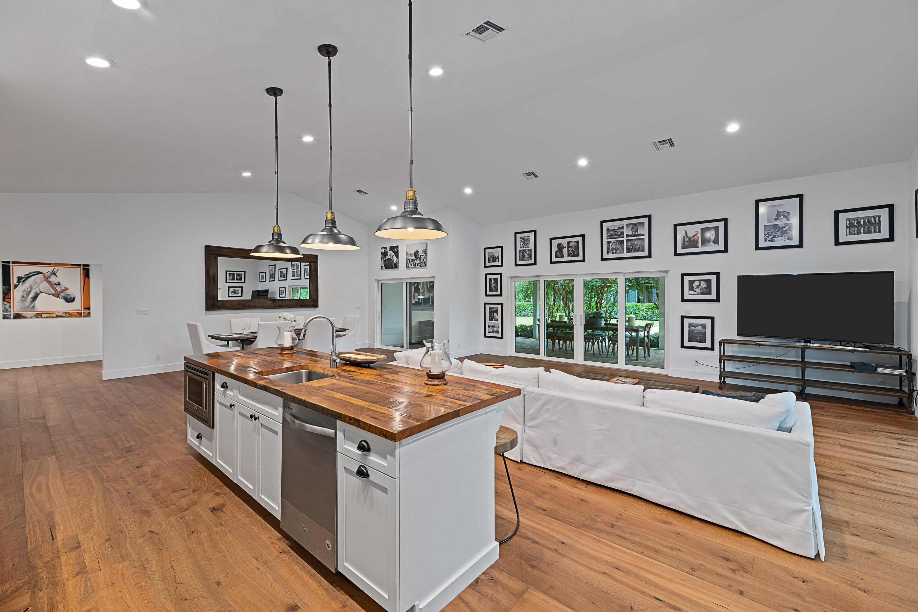 SADDLE TRAIL PARK OF WELLINGTON - Residential